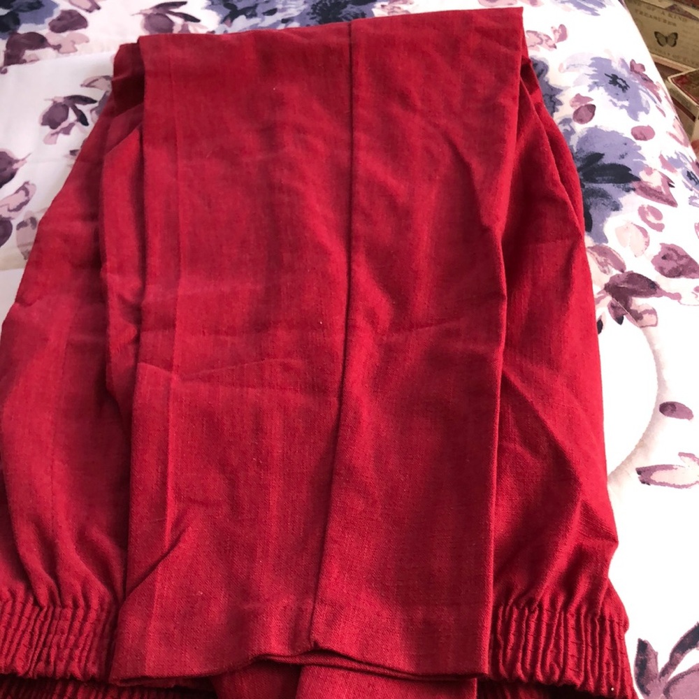 New without
T tags red pants eleastic wrist fashion ticket brand👜👜👜